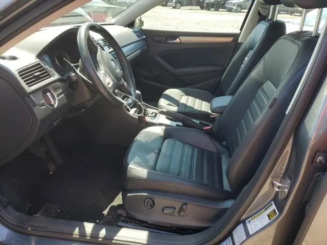 2015 VOLKSWAGEN PASSAT SE  