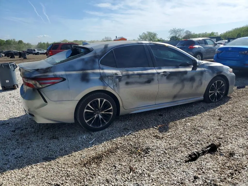 2019 TOYOTA CAMRY SE  