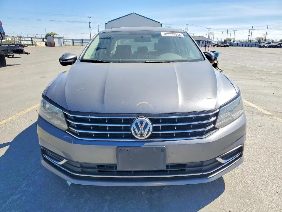 2016 VOLKSWAGEN PASSAT SE  