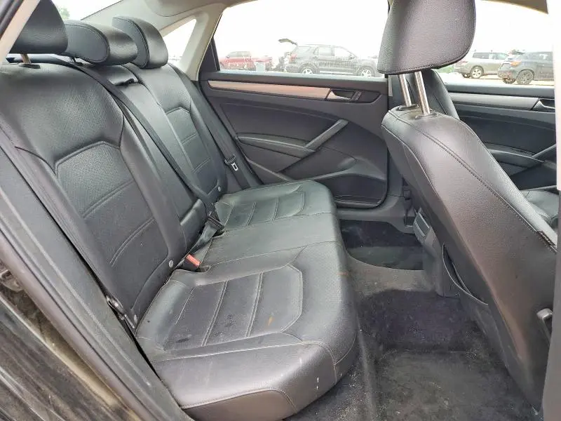2015 VOLKSWAGEN PASSAT S  