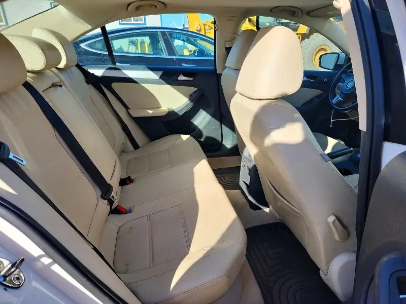 2013 VOLKSWAGEN JETTA SE  