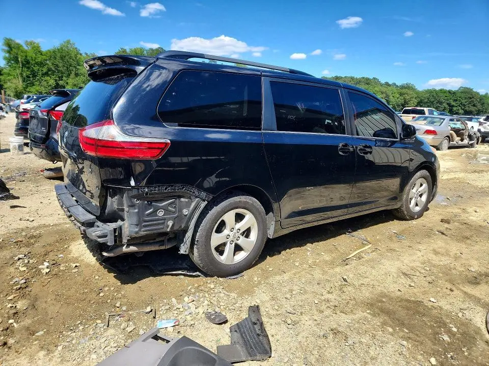 2017 TOYOTA SIENNA LE  