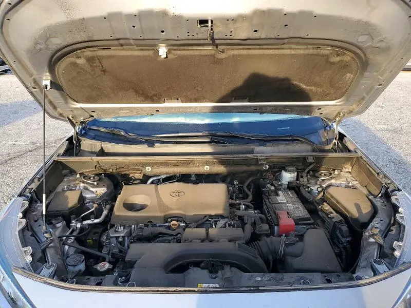 2021 TOYOTA RAV4 XLE  