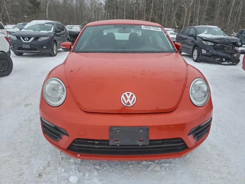 2018 VOLKSWAGEN BEETLE SE  