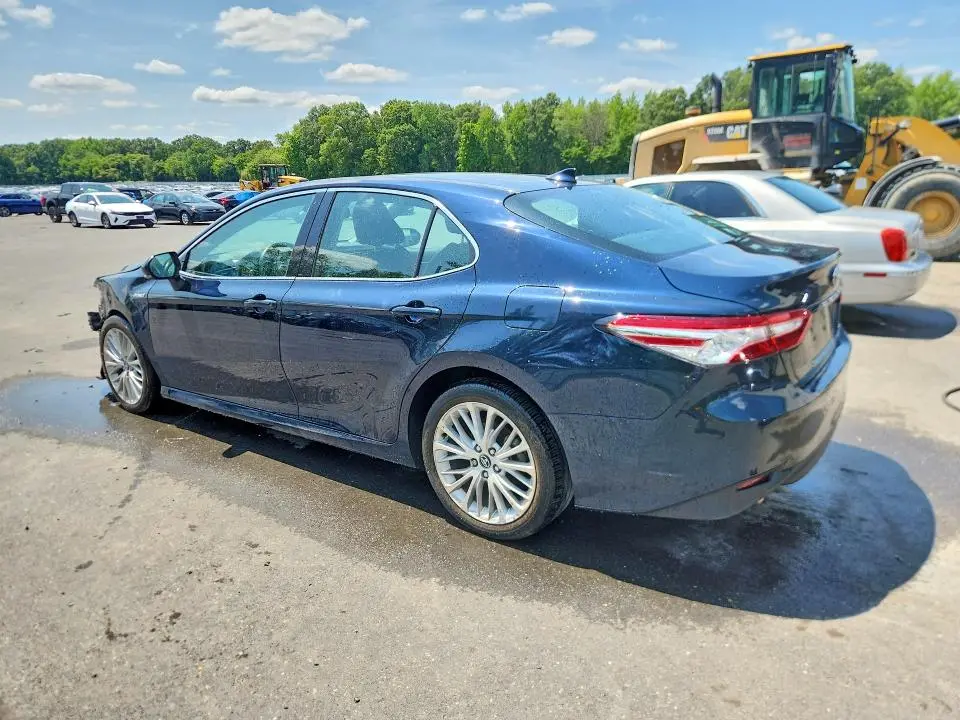 2020 TOYOTA CAMRY XLE  