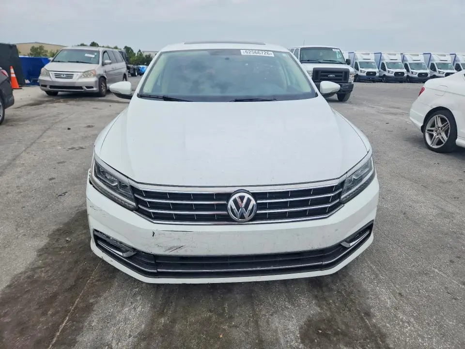 2018 VOLKSWAGEN PASSAT SE  