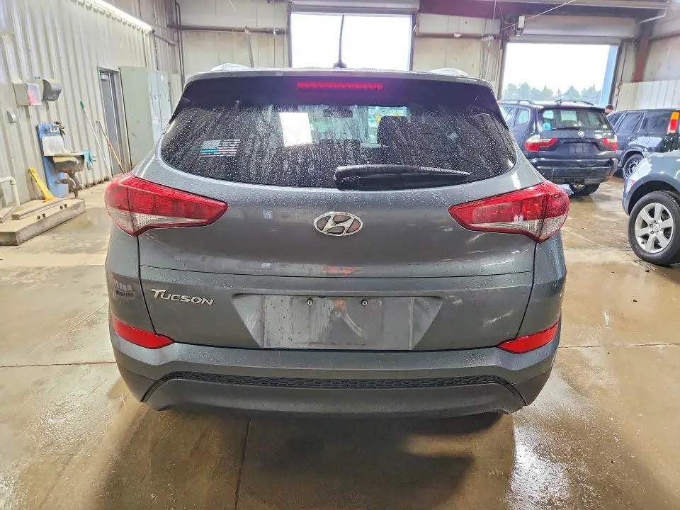 2016 HYUNDAI TUCSON SE  