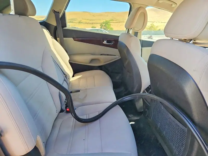 2016 KIA SORENTO LX V6  