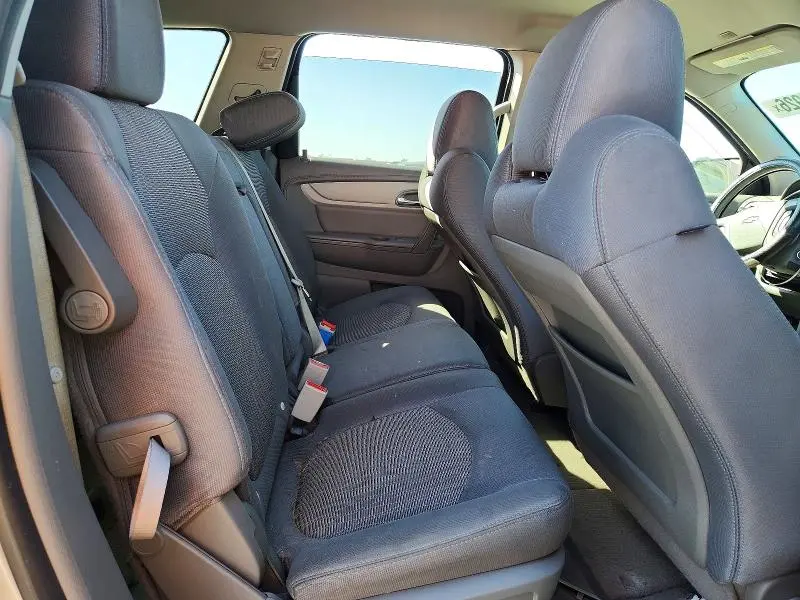 2016 CHEVROLET TRAVERSE LS  