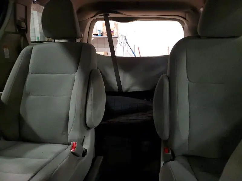 2015 TOYOTA SIENNA LE  
