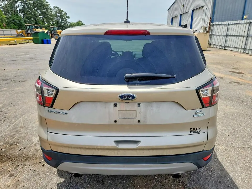 2017 FORD ESCAPE SE  