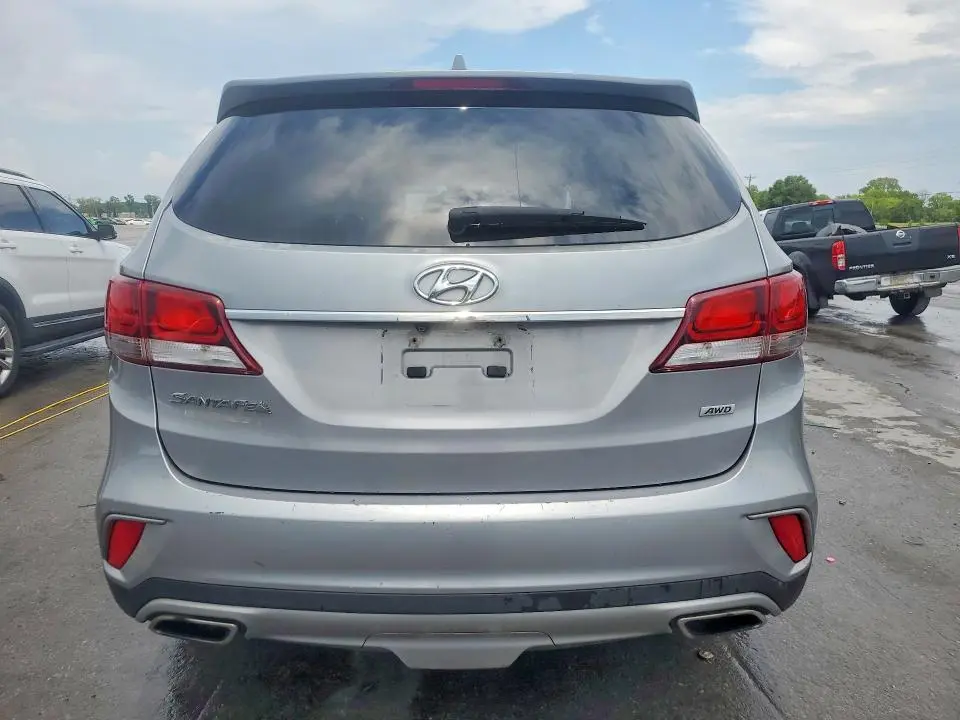 2018 HYUNDAI SANTA FE SE  