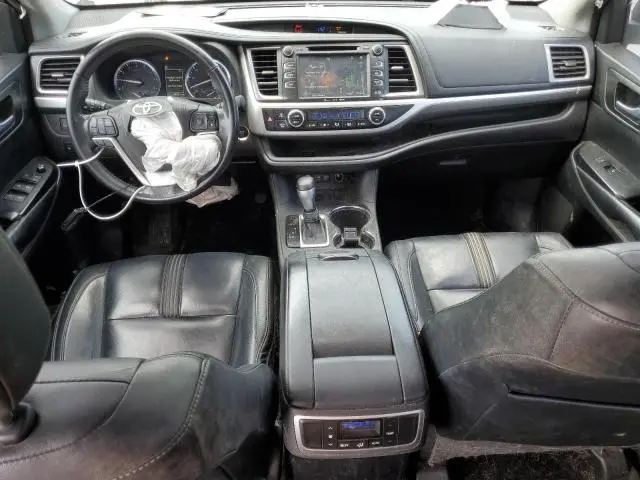 2018 TOYOTA HIGHLANDER SE  