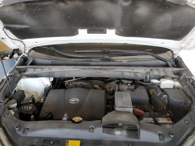 2017 TOYOTA HIGHLANDER SE  