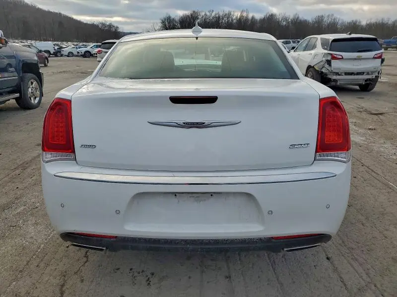2019 CHRYSLER 300 LIMITED  