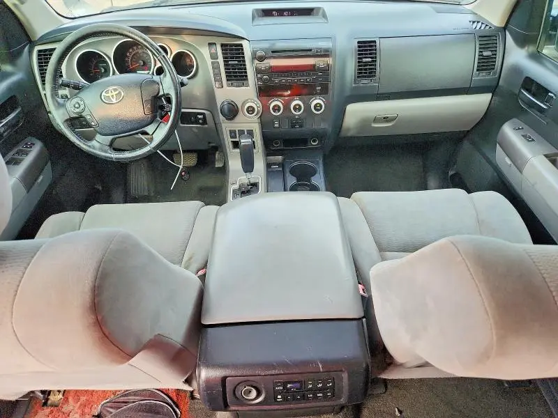 2013 TOYOTA SEQUOIA SR5  