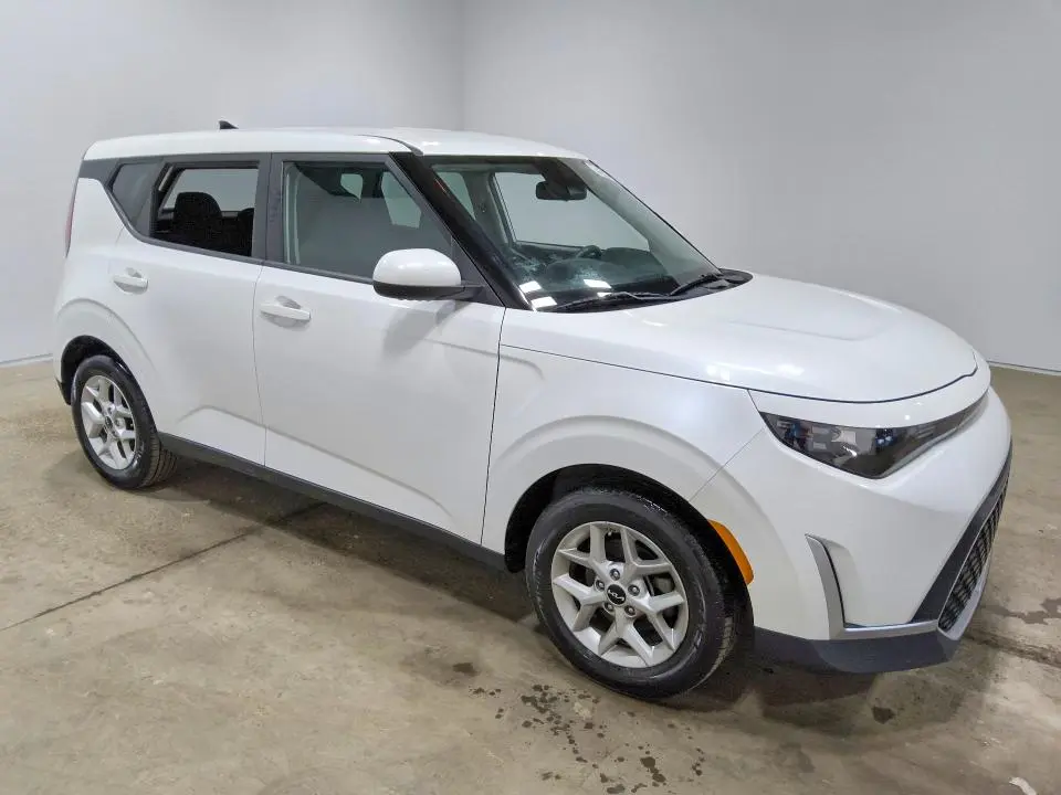 2023 KIA SOUL LX  