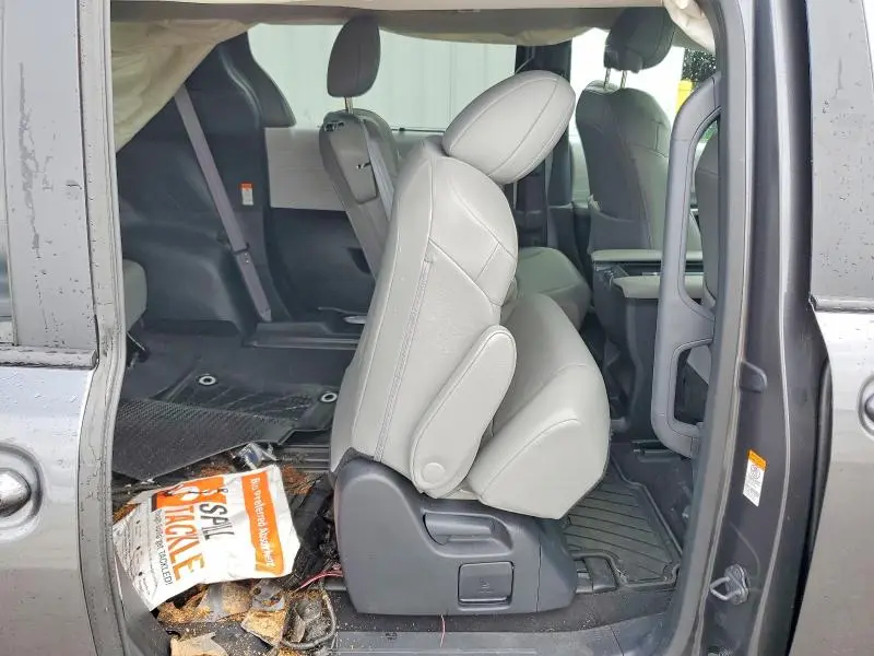 2025 TOYOTA SIENNA XLE 8-PASSENGER  