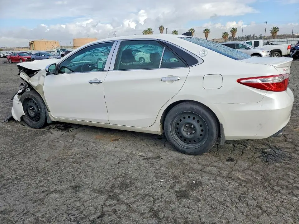 2015 TOYOTA CAMRY SE  