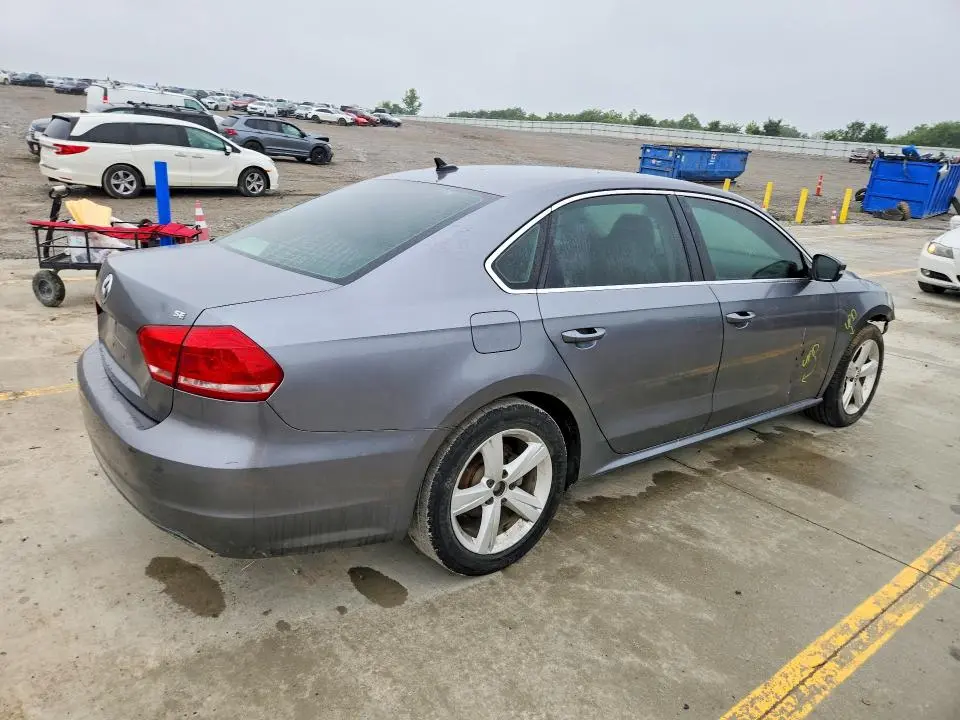 2013 VOLKSWAGEN PASSAT SE  
