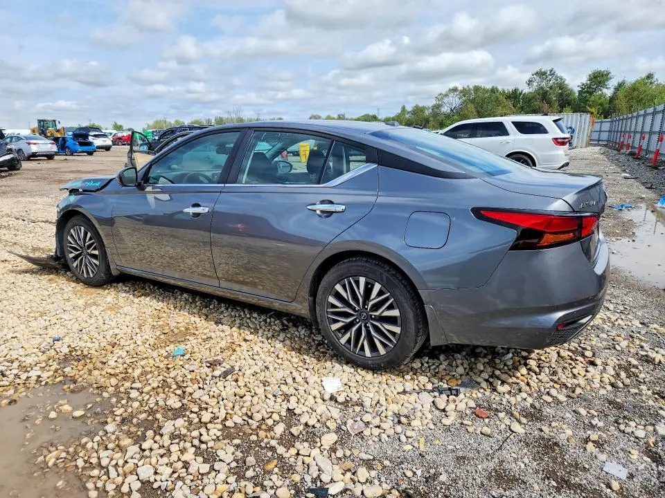 2023 NISSAN ALTIMA SV  