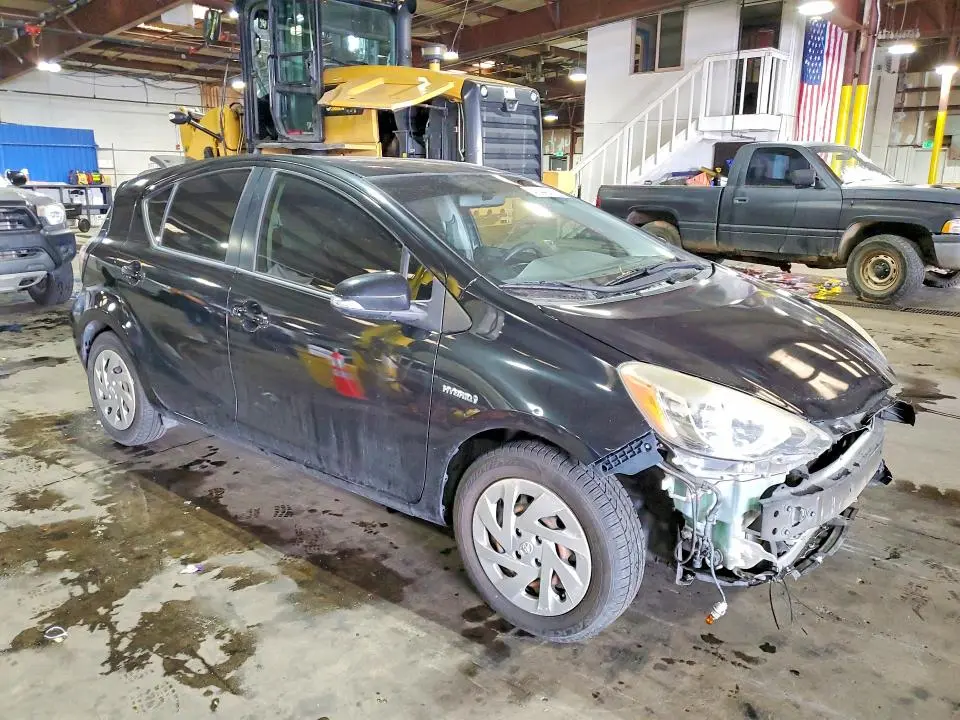 2016 TOYOTA PRIUS C TWO  