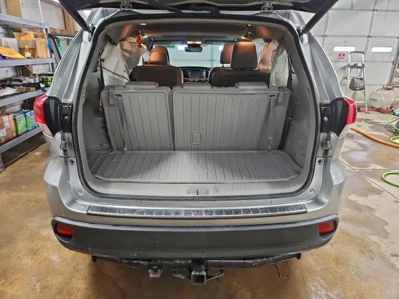 2018 TOYOTA HIGHLANDER SE  