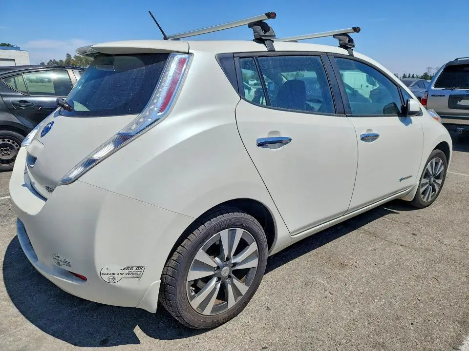 2016 NISSAN LEAF SV  