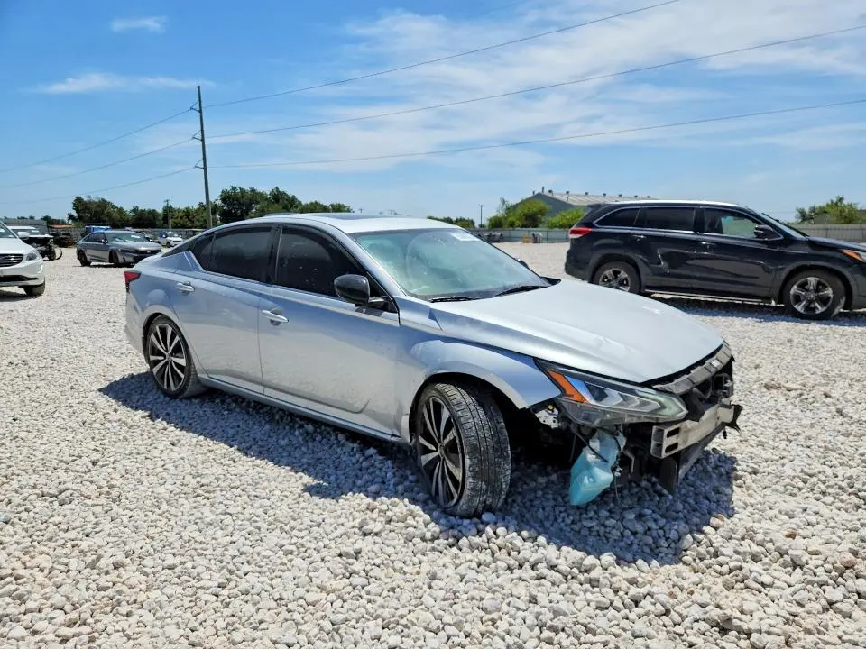 2019 NISSAN ALTIMA SR  