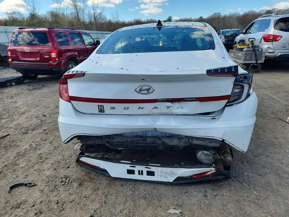 2022 HYUNDAI SONATA SE  