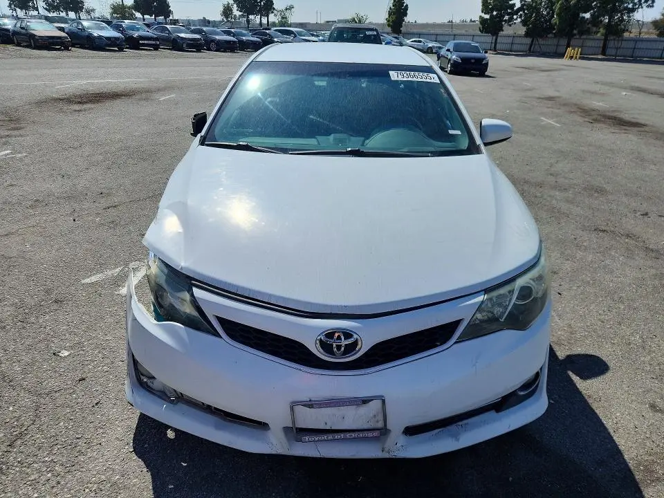 2013 TOYOTA CAMRY SE  
