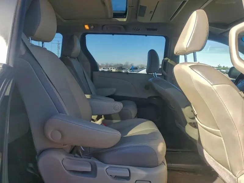 2012 TOYOTA SIENNA XLE  