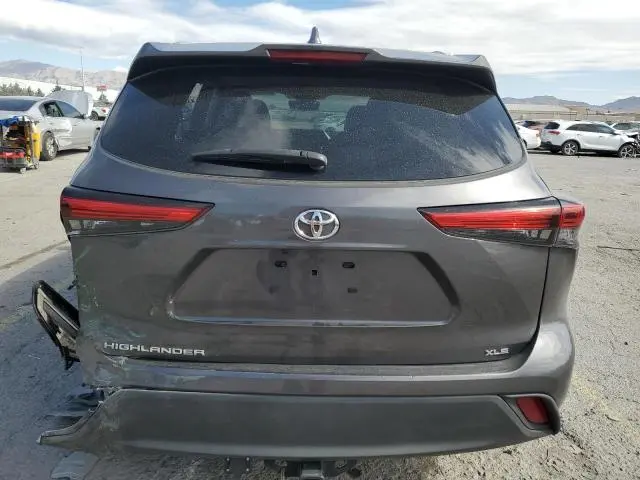 2022 TOYOTA HIGHLANDER XLE  