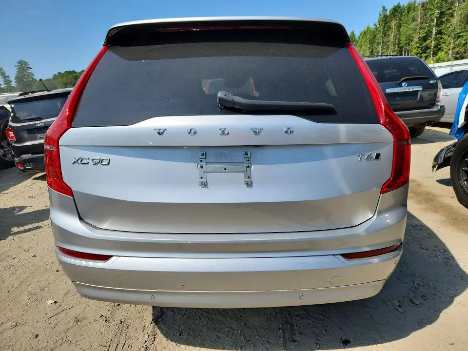 2022 VOLVO XC90 T6 MOMENTUM  