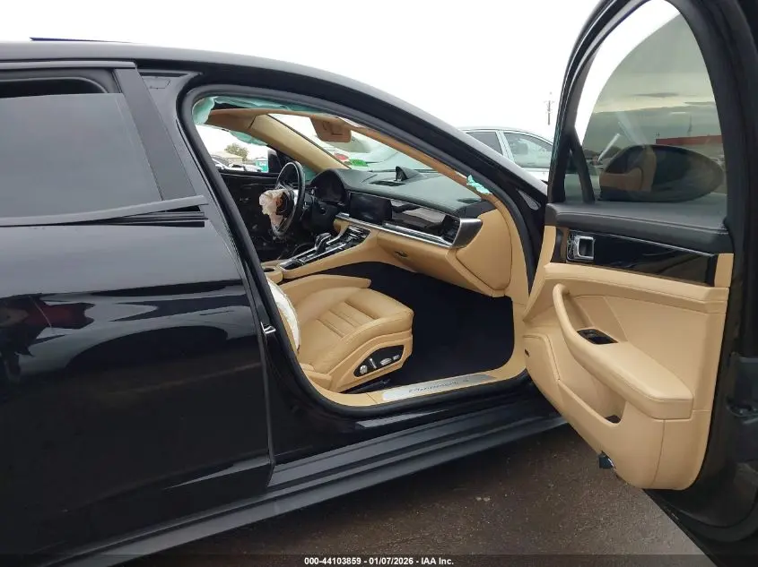 2018 PORSCHE PANAMERA 4