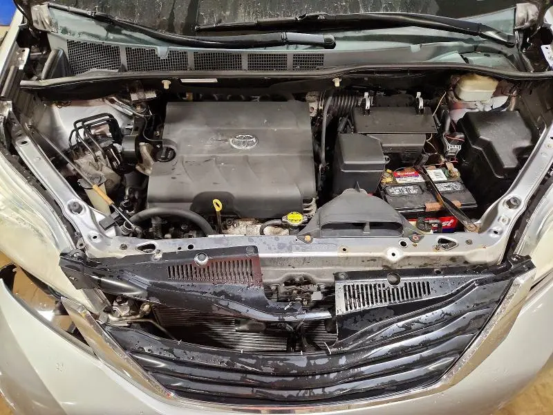 2013 TOYOTA SIENNA LE  