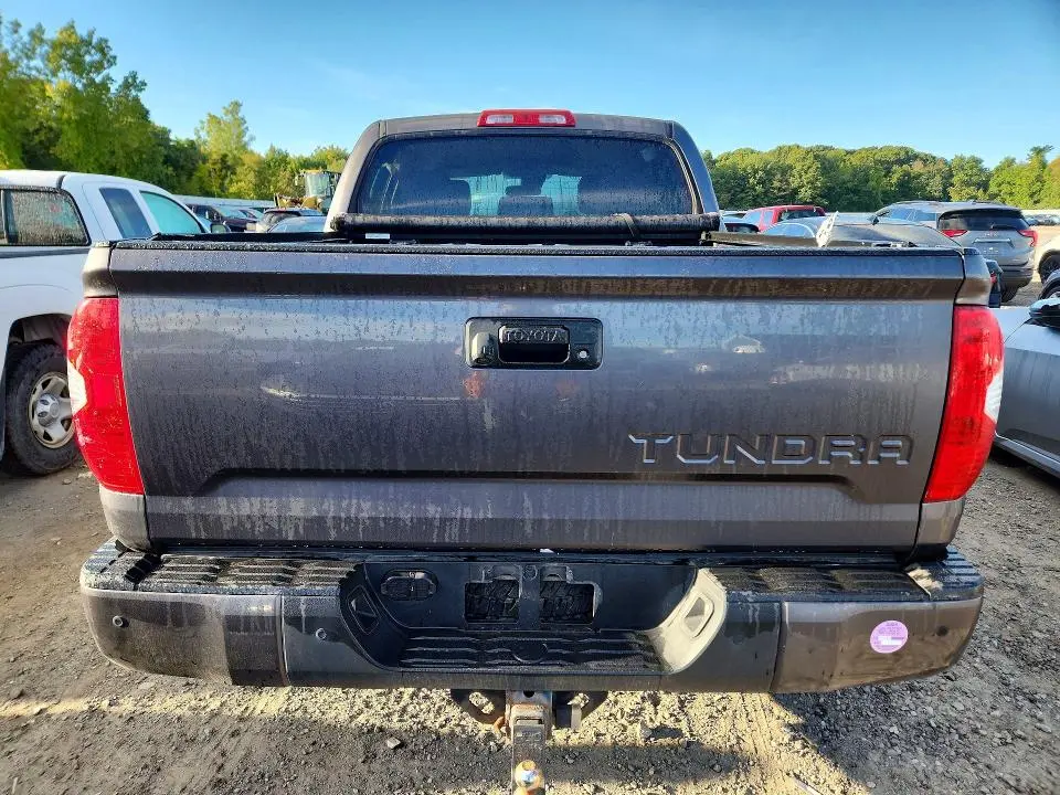 2018 TOYOTA TUNDRA CREWMAX SR5  