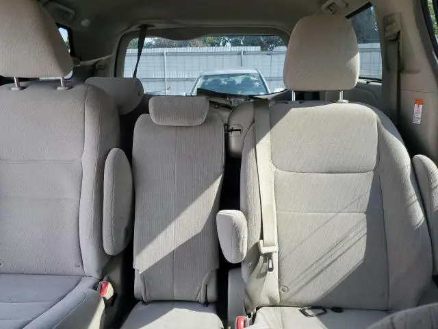 2016 TOYOTA SIENNA LE  