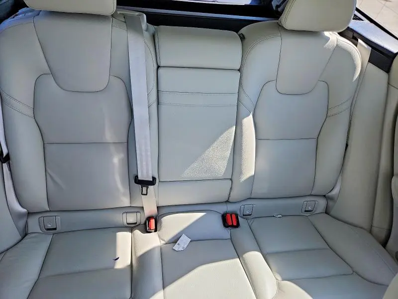 2022 VOLVO XC60 B5 MOMENTUM  