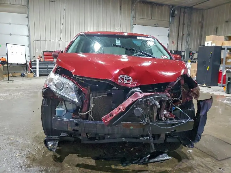 2014 TOYOTA SIENNA LE 7-PASSENGER  