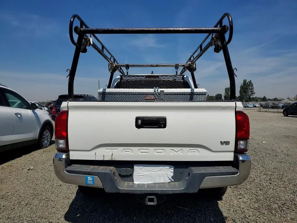 2018 TOYOTA TACOMA SR5 V6  