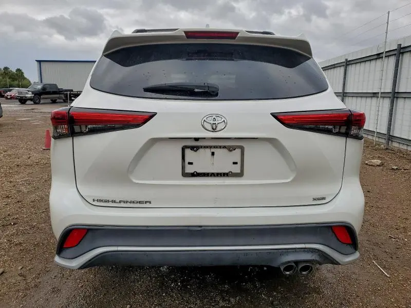 2021 TOYOTA HIGHLANDER XSE  