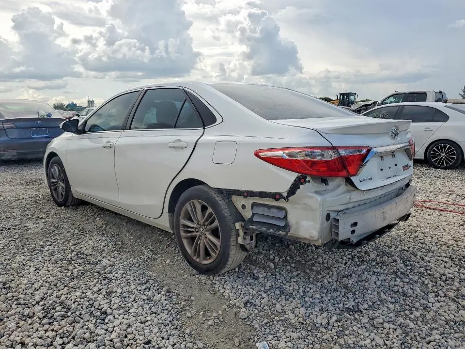 2017 TOYOTA CAMRY SE  