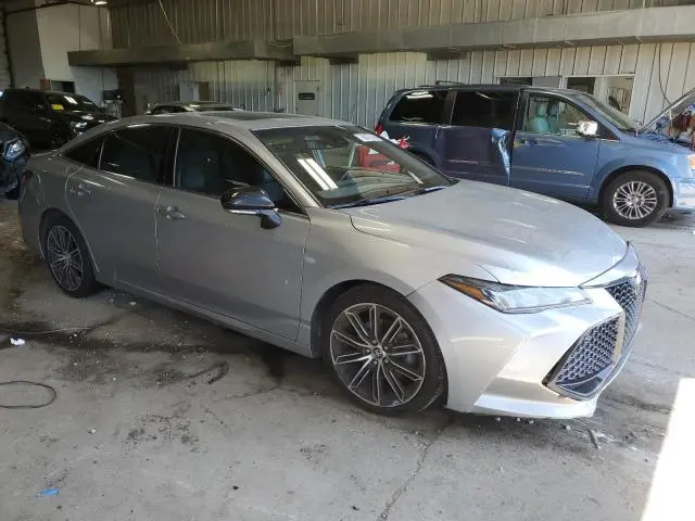 2019 TOYOTA AVALON XLE  