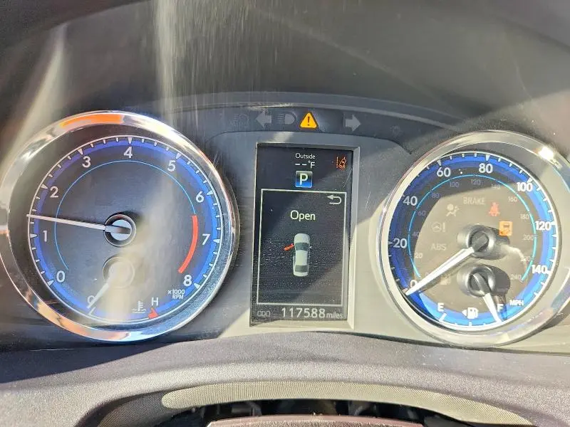 2018 TOYOTA COROLLA SE  