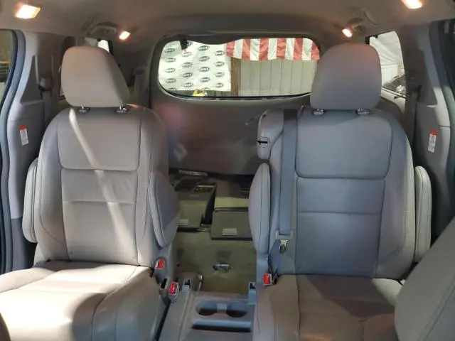 2017 TOYOTA SIENNA XLE  