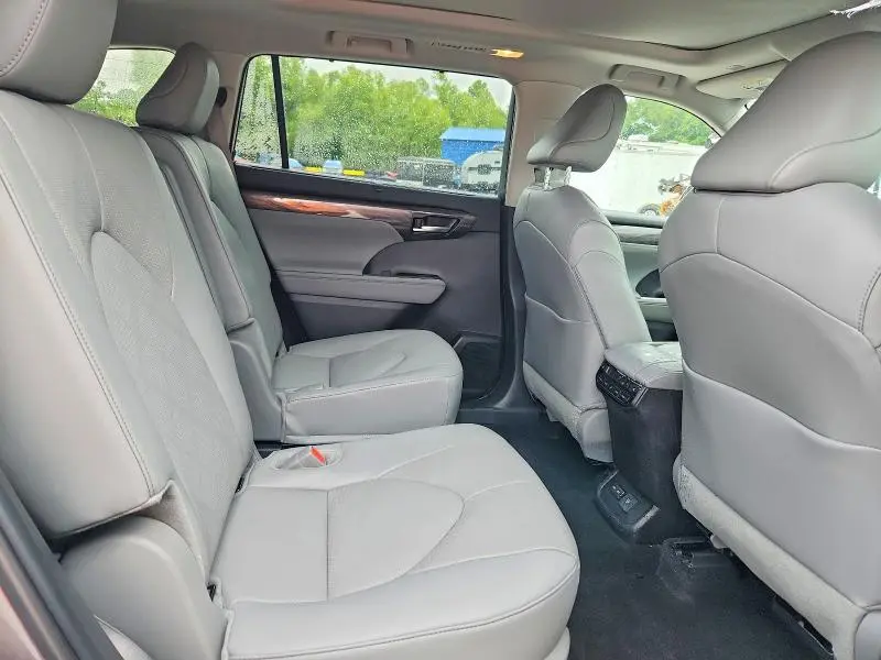 2024 TOYOTA HIGHLANDER PLATINUM  