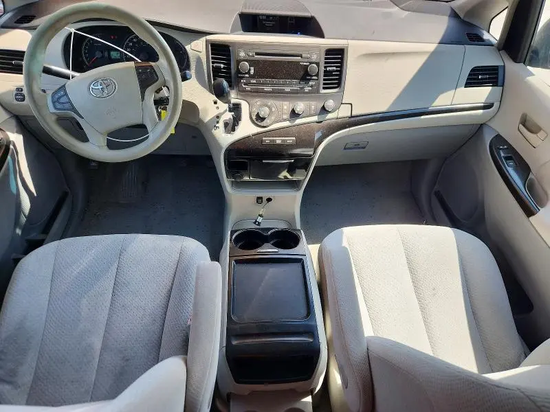 2011 TOYOTA SIENNA LE  