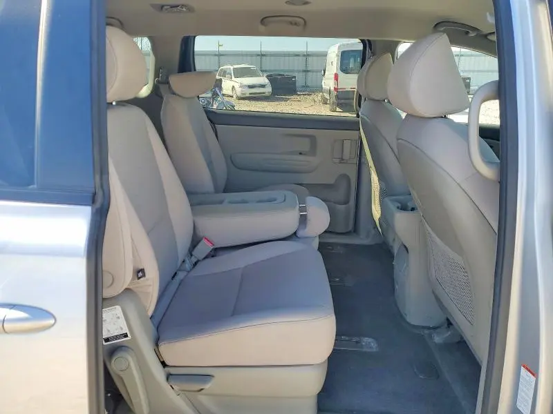 2017 KIA SEDONA LX  