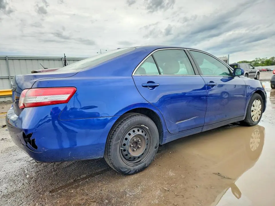 2011 TOYOTA CAMRY LE  